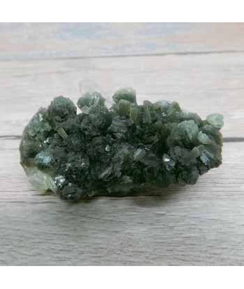 Prehnite pierre brute 68g brillant des détails fins