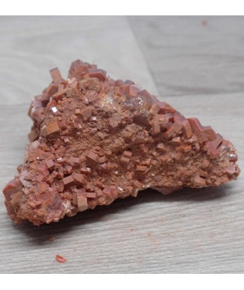 Vanadinite Marocaine sur gangue 111g Profitez des Offres !