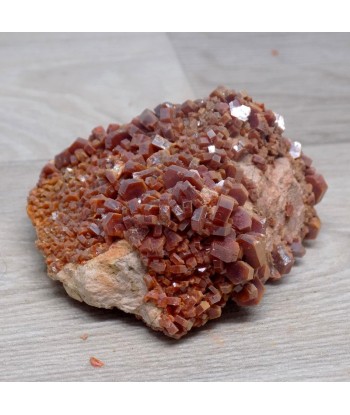 Vanadinite Marocaine sur gangue 111g Profitez des Offres !