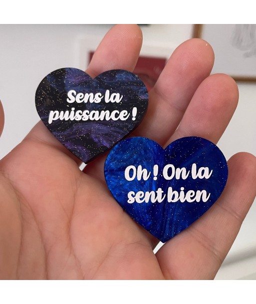 [CONTRÔLE TECHNIQUE] Duo de broches "Sens la puissance" + "Oh ! On la sent bien" en acryliques dans les tons bleus Comparez plus de prix